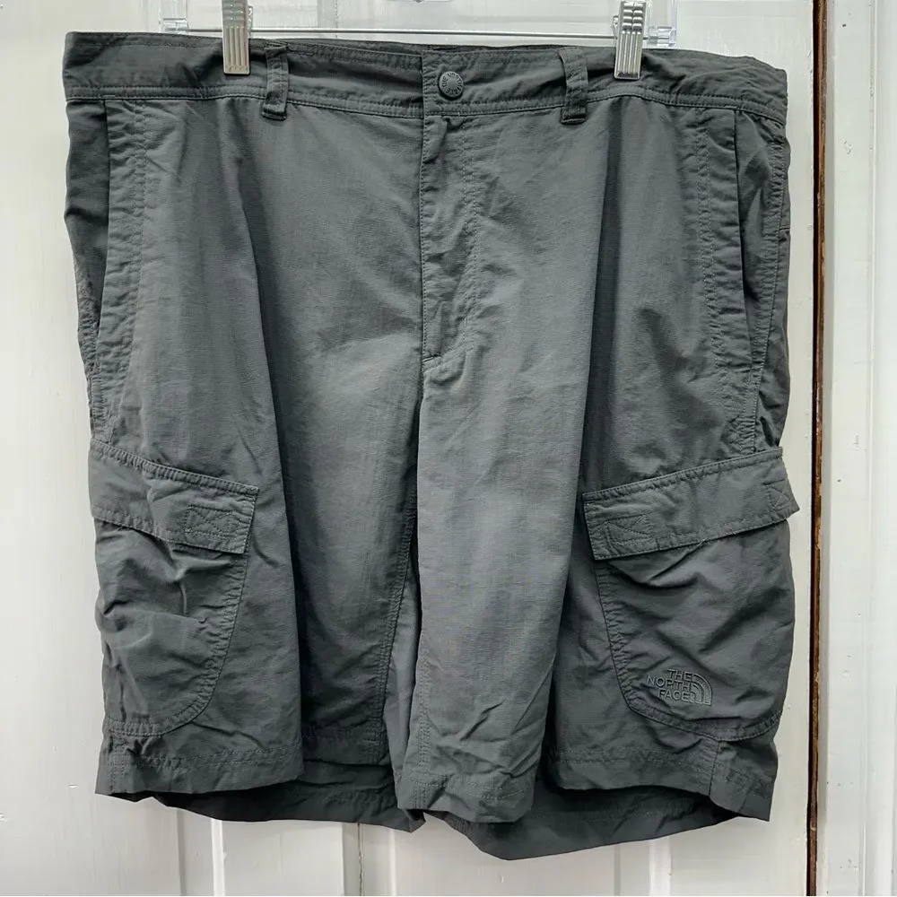 The North Face TNF grey hiking outdoor adventure athletic shorts cargo men's 28.